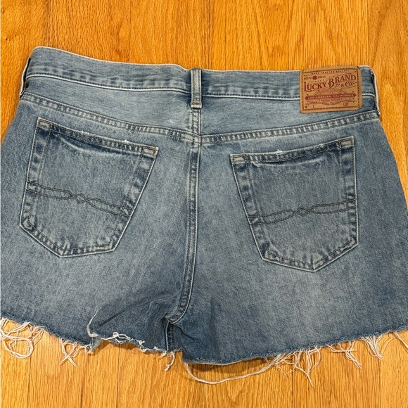 Lucky Brand Women's Light Blue Jean Shorts with Floral Design: size 8/29 - Picture 3 of 4